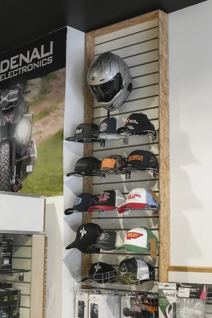Interior de Machine Garage Guadalajara, equipo y accesorios