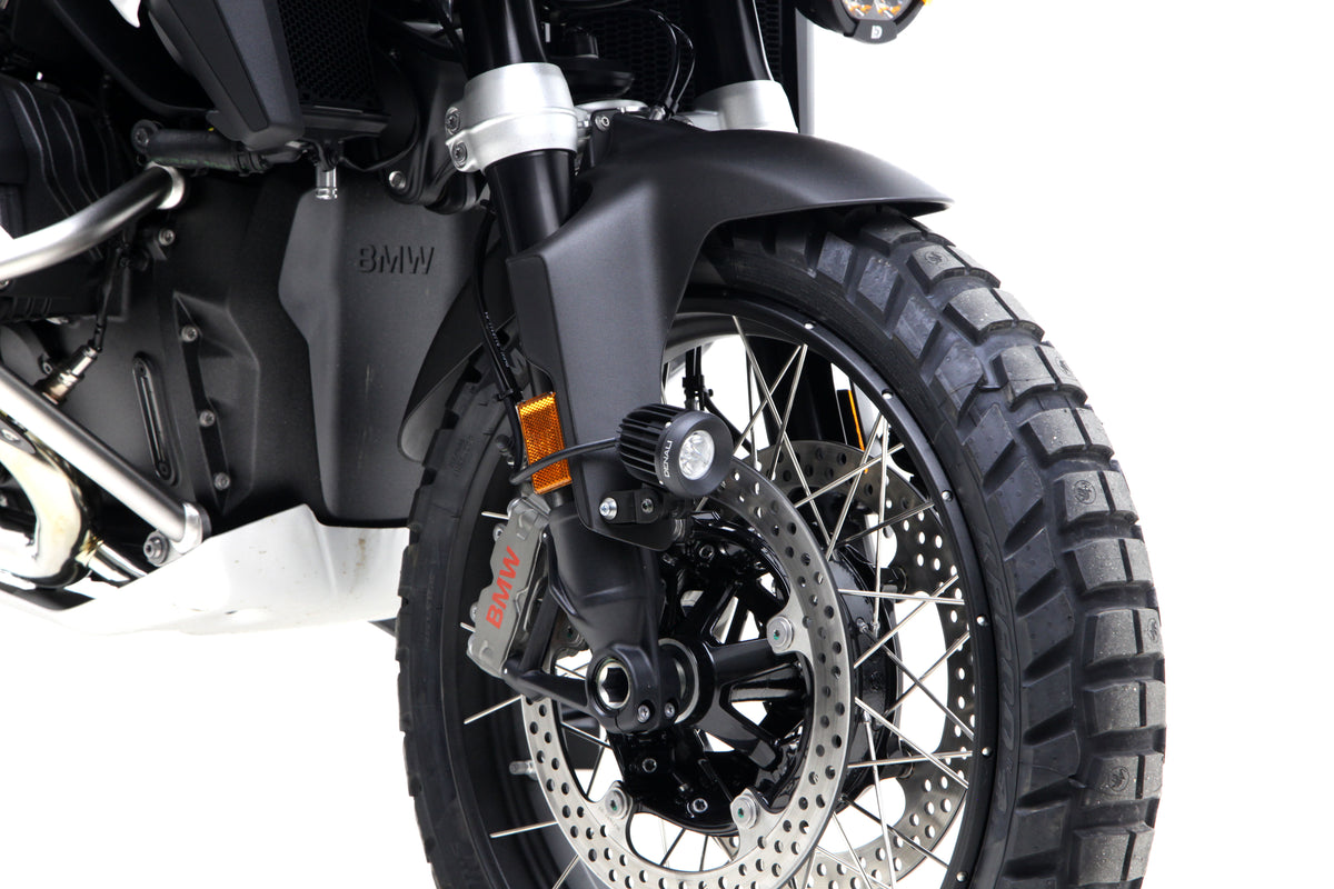 Soporte de luz de conducción baja – BMW R1300GS y R1300GS Adventure de DENALI Electronics — vista 4