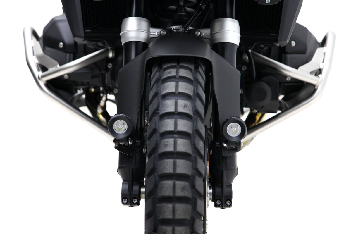 Soporte de luz de conducción baja – BMW R1300GS y R1300GS Adventure de DENALI Electronics — vista 3
