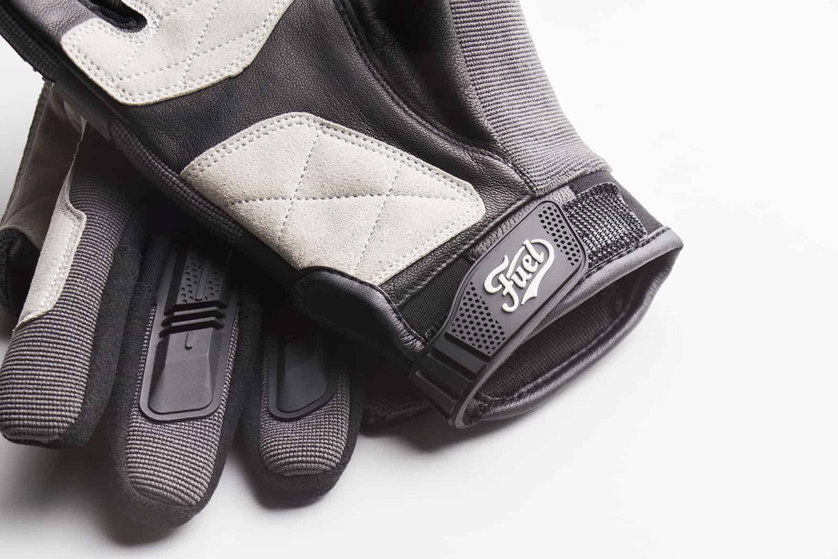 Gloves14_3fc30a86-6f31-4bc6-b419-bfaf77835f66_1800x1800