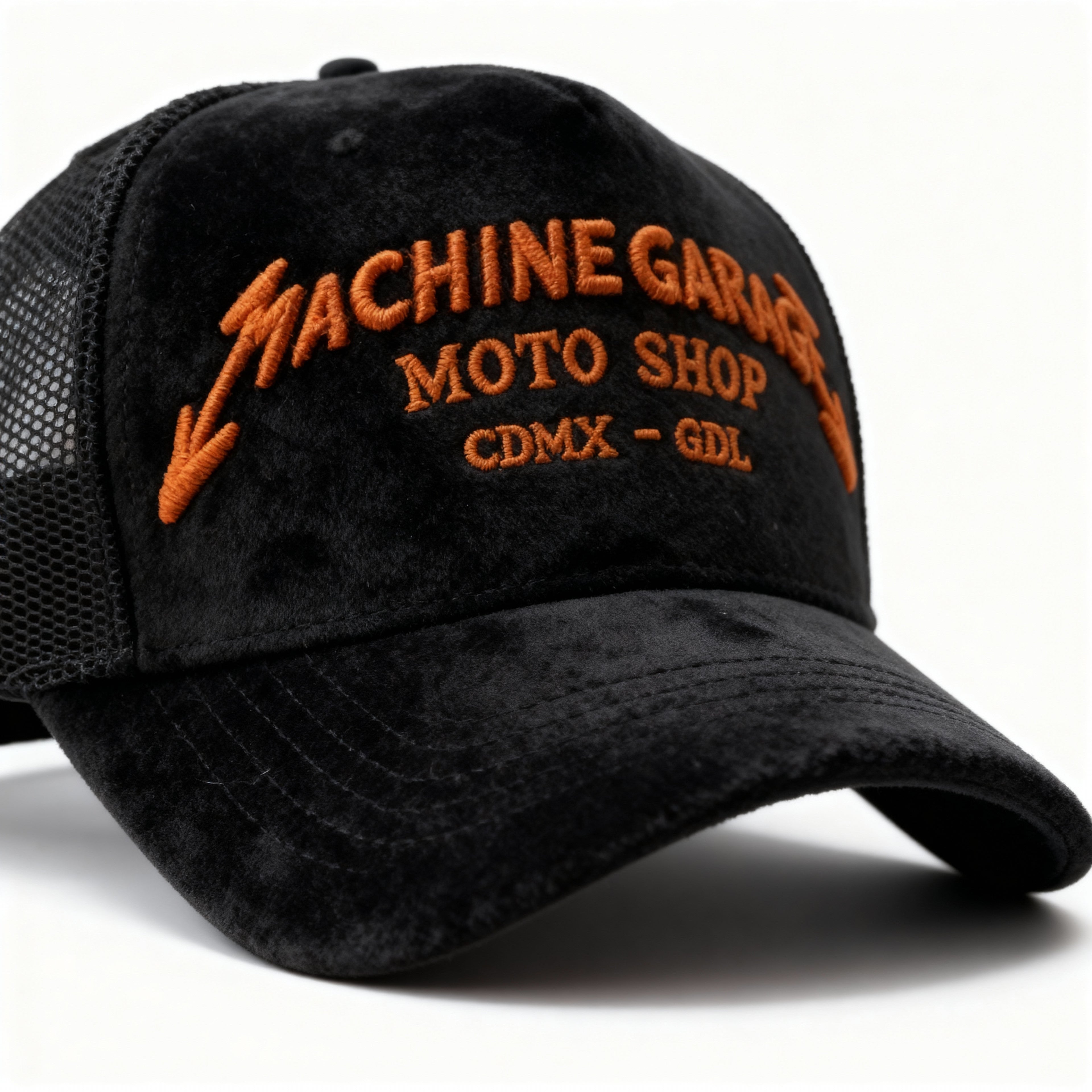 Gorra trucker de gamuza negra Machine Garage – Edicion Limitada