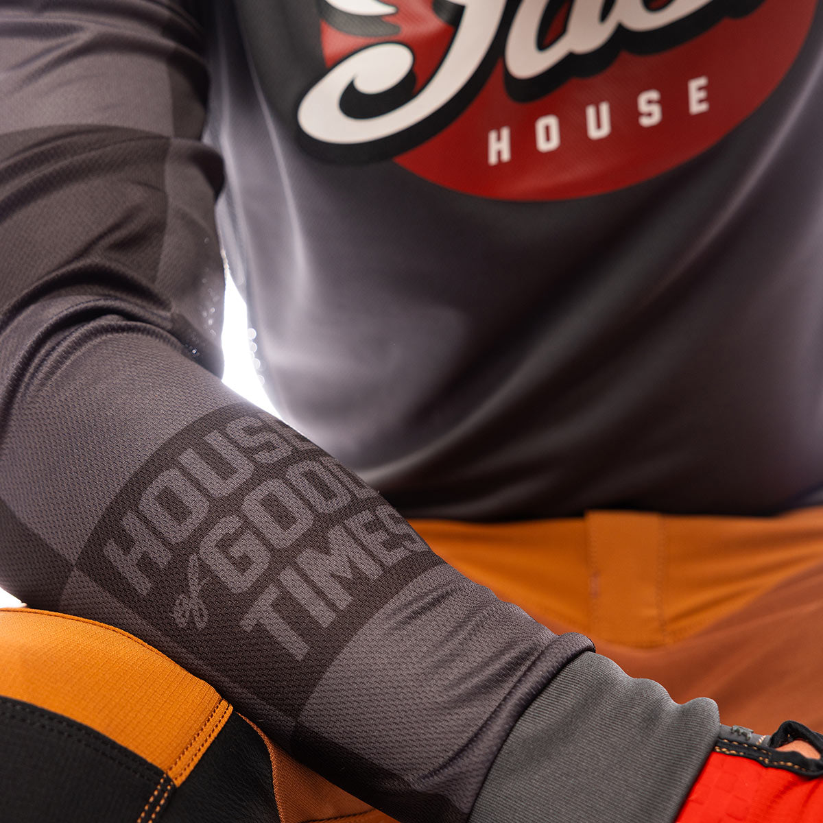 Sanguaro Tasker Jersey - Charcoal | FASTHOUSE — vista 4