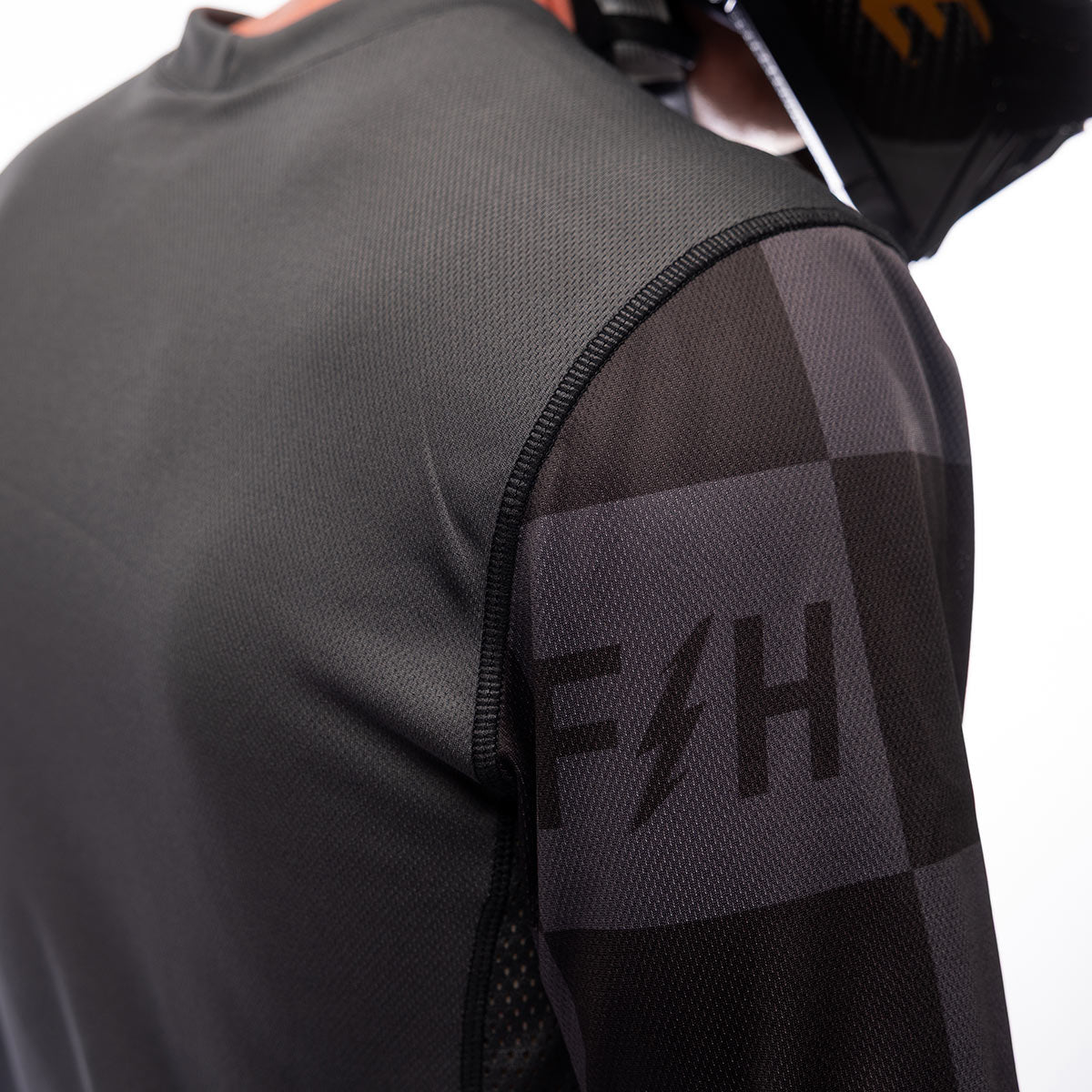 Sanguaro Tasker Jersey - Charcoal | FASTHOUSE — vista 5