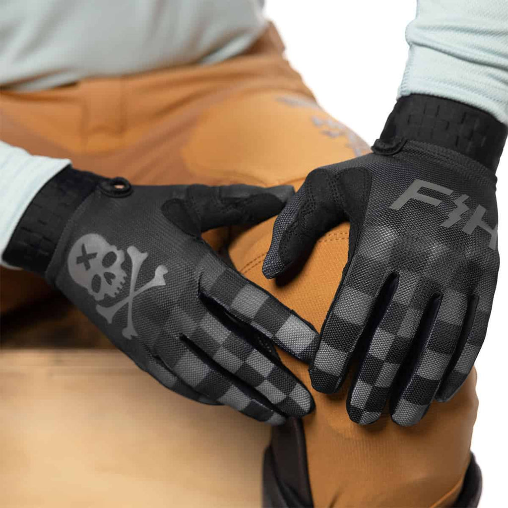 VaporReaperGlove-Black_Detail3_1200