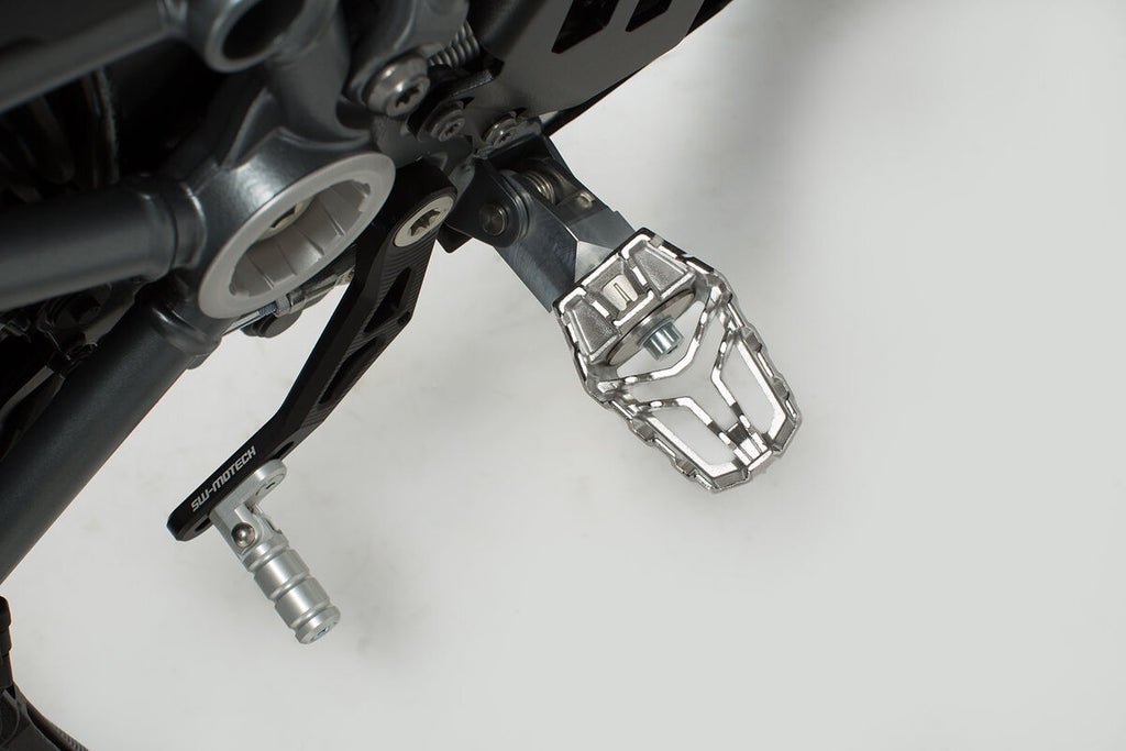 Kit reposapiés EVO. BMW R nineT Scrambler (16-), R nineT GS (16-).