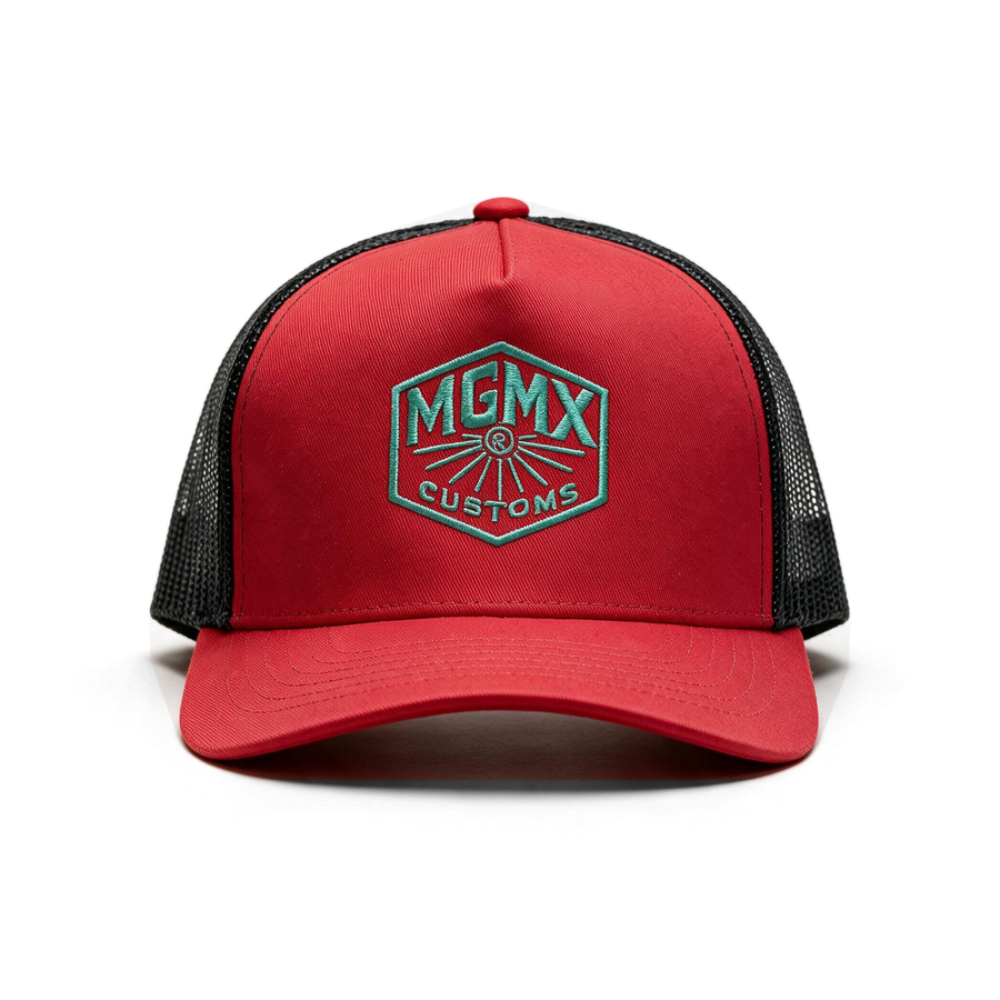 Gorra Machine Garage MGMX Roja con Malla Negra — vista frontal, composición uniforme
