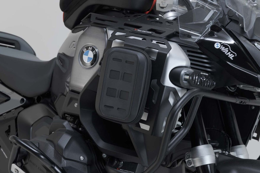 Placa portaequipaje para cubierta de tanque. Negro. BMW R 1300 GS Adventure (24-).