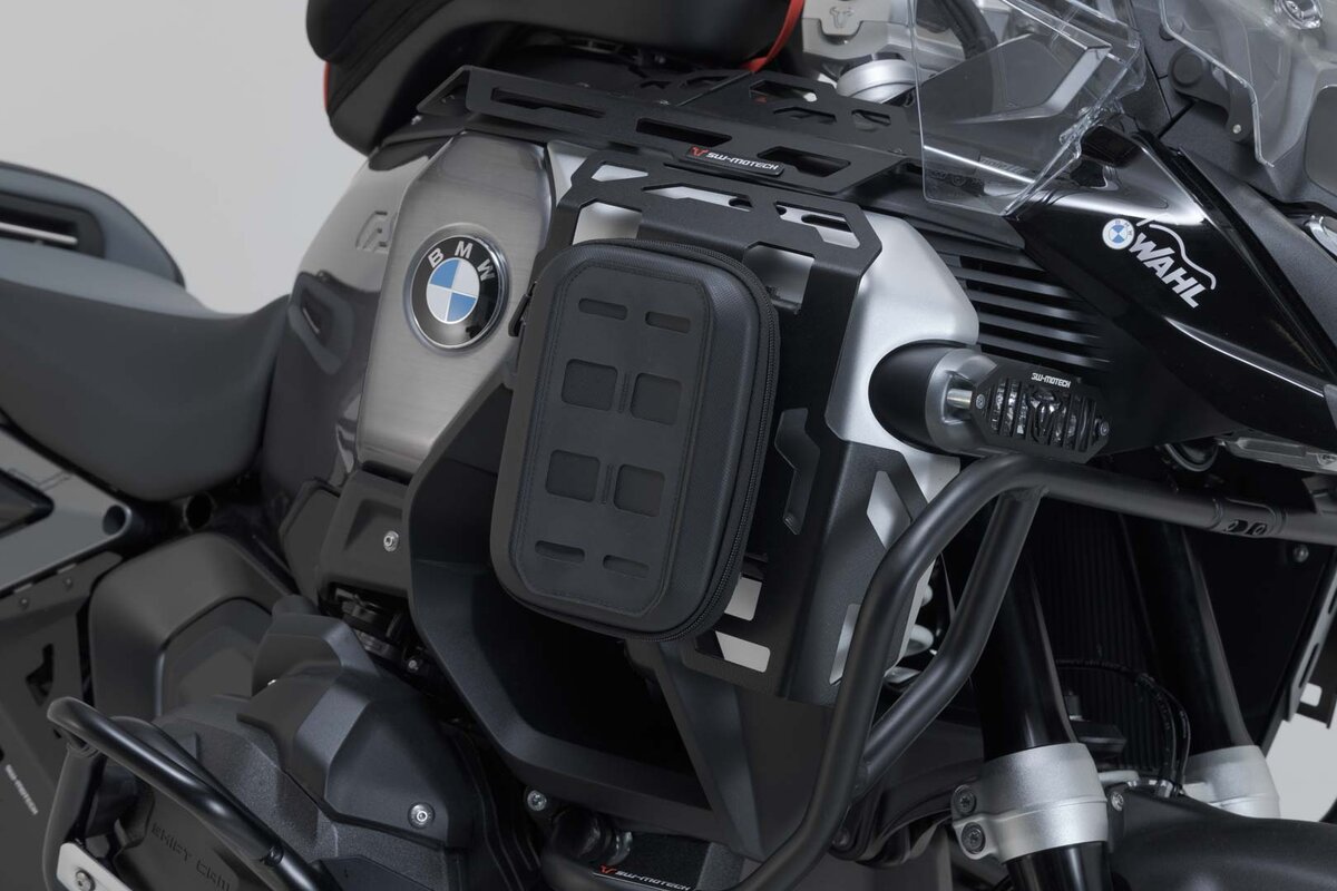 Placa portaequipaje para cubierta de tanque. Negro. BMW R 1300 GS Adventure (24-). de SW-MOTECH — vista 3