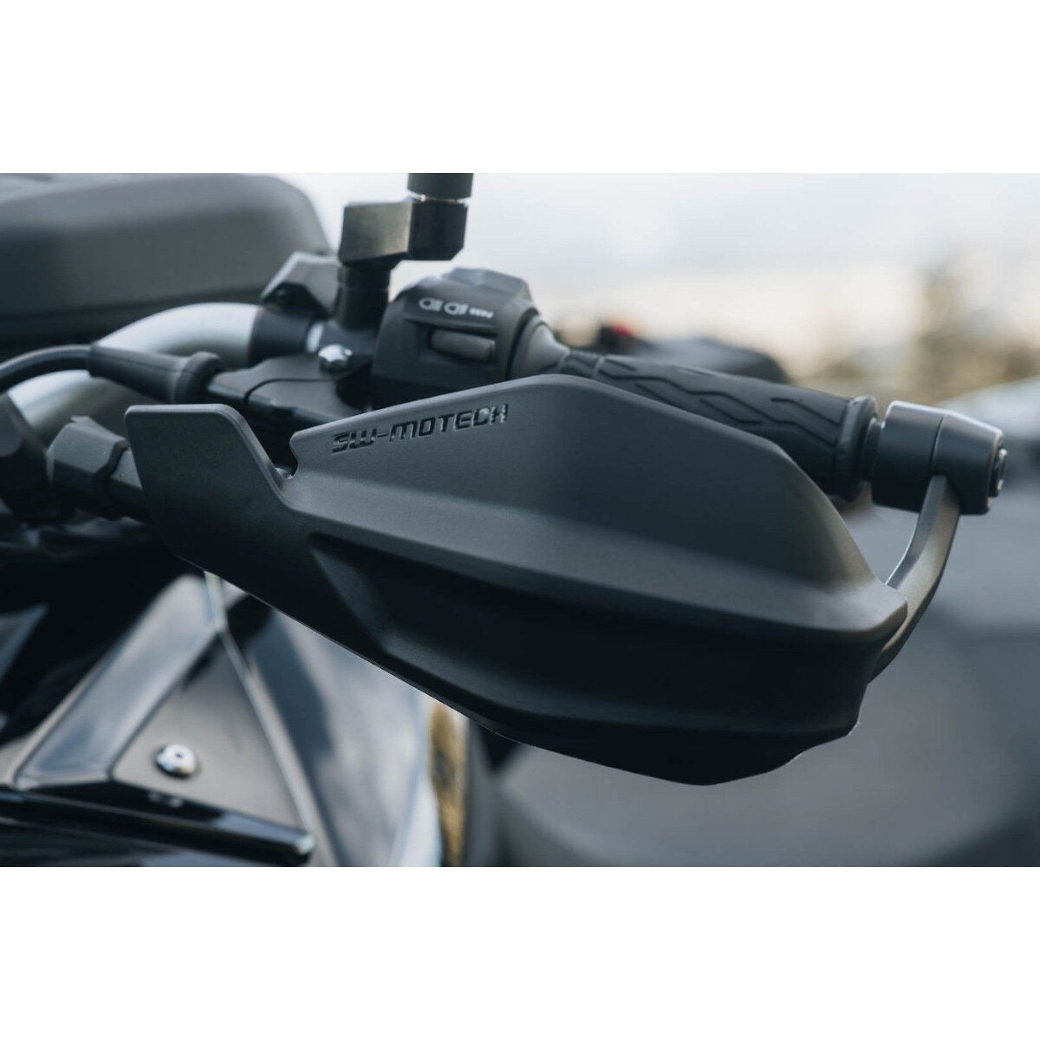 Kit de protectores de manos Adventure. BMW G 310 GS (17-) /G 310 R (16-).