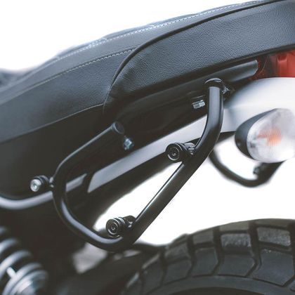Soporte lateral derecho SLC. Modelos Ducati Scrambler (14-). de SW-MOTECH — vista 2