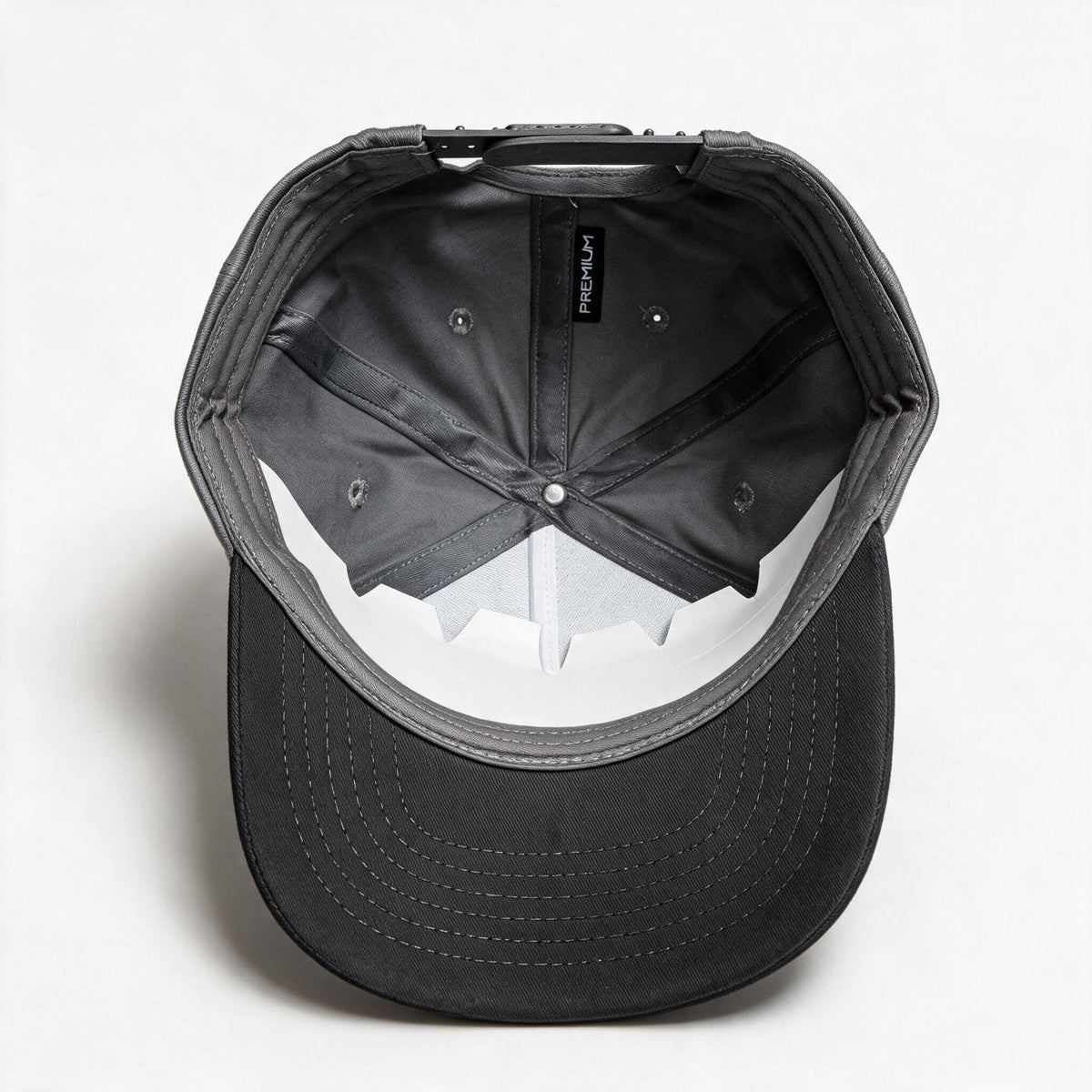 Gorra Machine Garage MGMX Gris con Visera Negra — detalle cenital del interior
