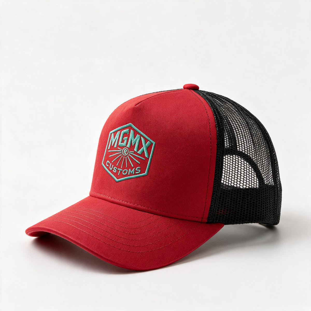 Gorra Machine Garage MGMX Roja con Malla Negra — vista diagonal