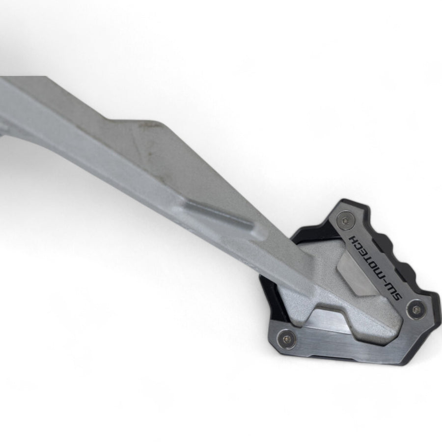 Extensión para caballete lateral. Negro/plateado. BMW F 900 GS (23-). de SW-MOTECH — vista 1