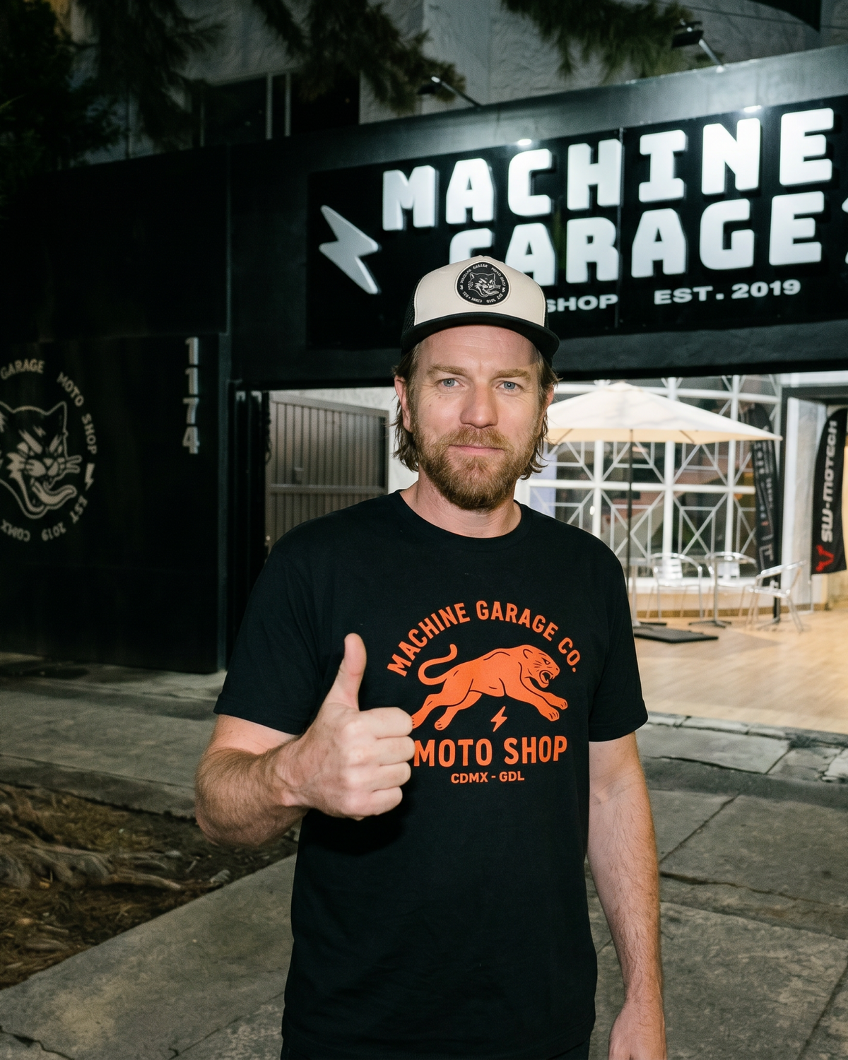 Fachada y entrada de Machine Garage Vértiz